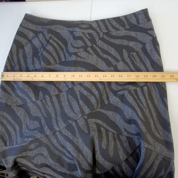 Sandro Asymmetrical Ruffle Hem Skirt 14 Gray Animal Print Stretch Abstract - Picture 8 of 12
